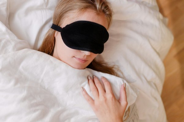 Plongez dans le sommeil réparateur avec le masque de nuit
